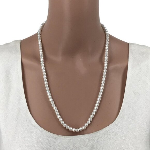 Claires Faux Pearl Necklace White 32 Inch Length - Picture 1 of 2